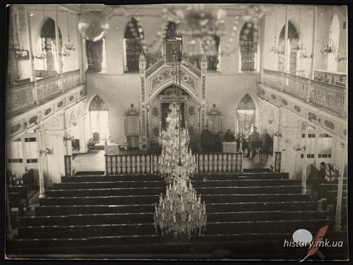 Молитвенный зал Николаевской хоральной синагоги. Фотография 1928 г. (Российская национальная библиотека в Петербурге)